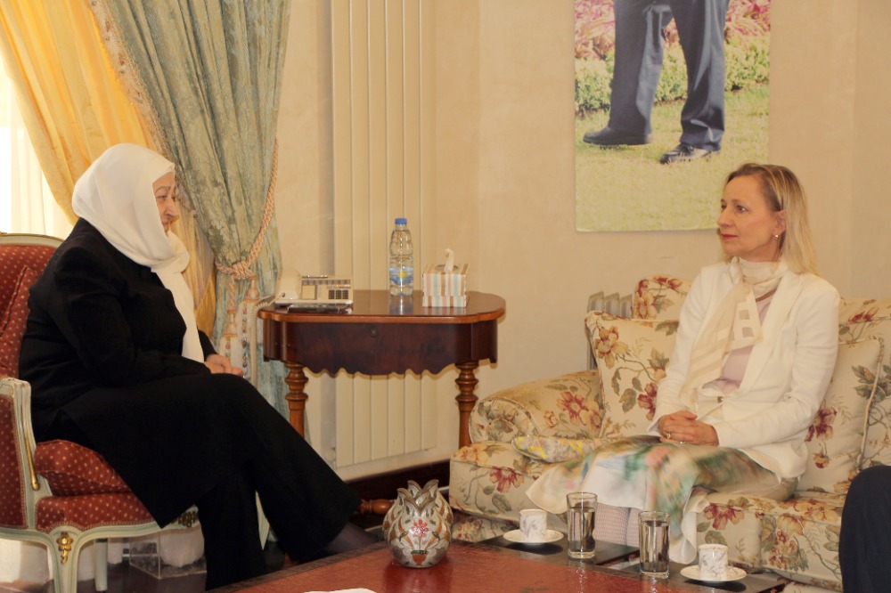بهية الحريري تلتقي مديرة الأنروا في لبنان دوروثي كلاوس والمديرين السابق والجديد للوكالة في منطقة صيدا