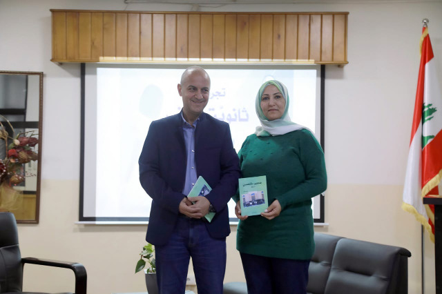 ثانوية السفير تكرّم الإعلامي رأفت نعيم.. عندما يتحول الخبر الصحفي كتابًا!