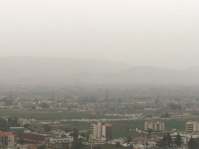 بالصور - البقاع تحت الغبار... والعاصفة الرملية تحجب نور الشمس