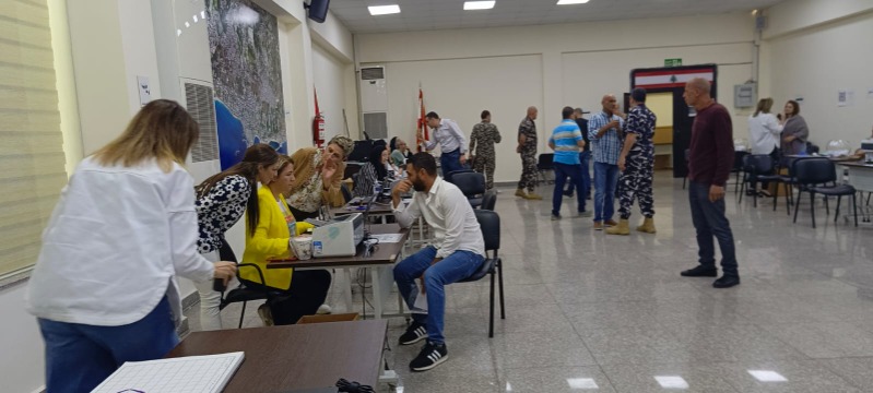محافظ الجنوب يتفقد اليوم الأول لاستقبال طلبات الترشيح للانتخابات البلدية في سرايا صيدا