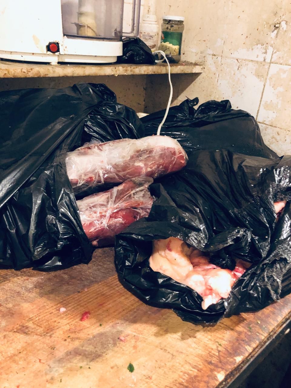 بالصور ـ محضر ضبط بحق ملحمة في صور!