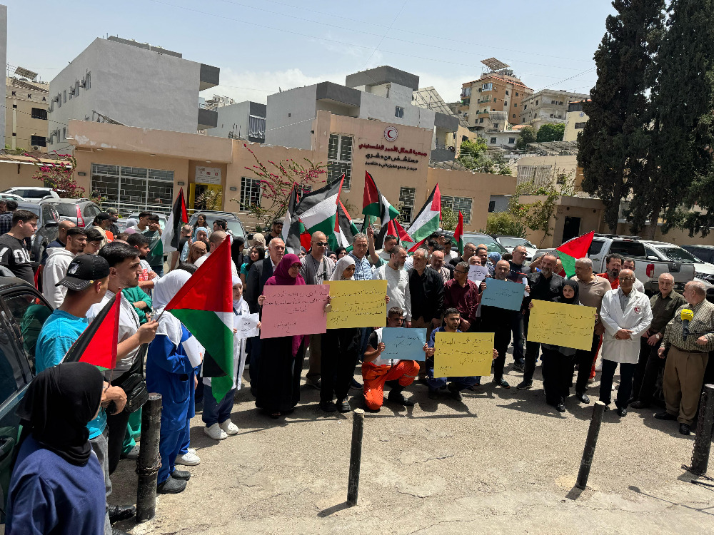 مستشفيات الهلال الأحمر الفلسطيني في لبنان تنظم اعتصامات متزامنة في مختلف المناطق