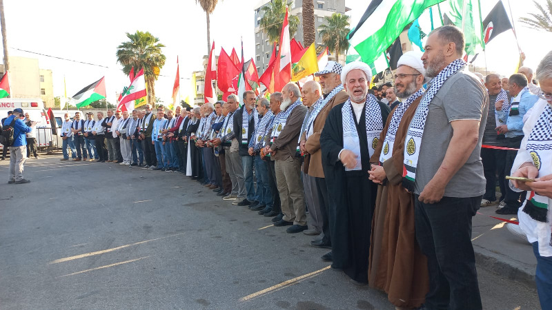 "الحزب" ينظم وقفة غضب حاشدة في صيدا نصرة للشعب الفلسطيني ومقاومته في غزة