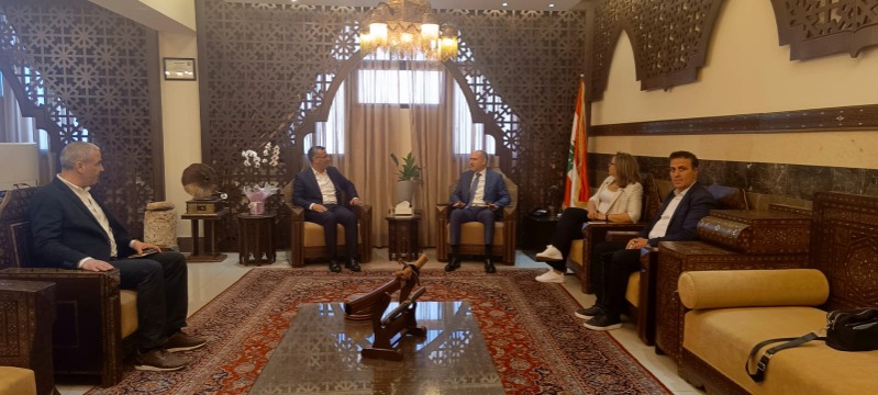 وزير الزراعة خلال لقائه محافظ الجنوب: تسهيلات لدخول المزارعين الجنوبيين أراضيهم الحدودية لجني محاصيلهم