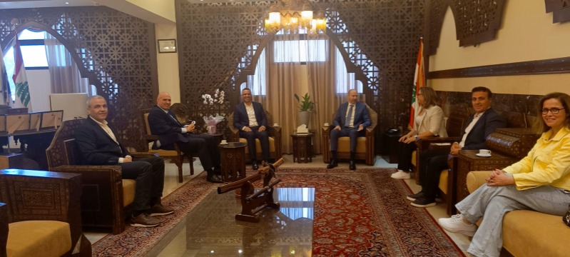 وزير الزراعة خلال لقائه محافظ الجنوب: تسهيلات لدخول المزارعين الجنوبيين أراضيهم الحدودية لجني محاصيلهم