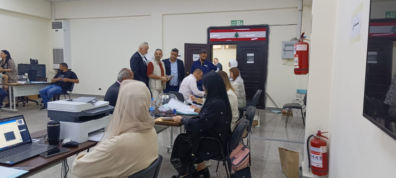 محافظ الجنوب يواكب سير عملية الترشح البلدي والاختياري في صيدا