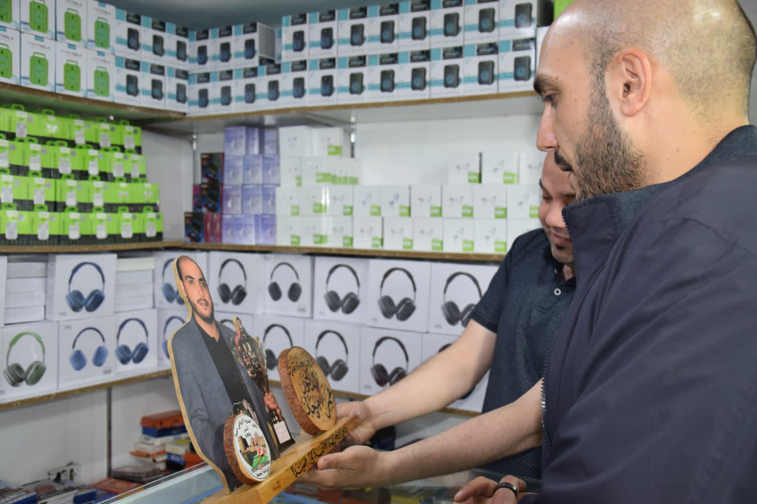 عمر مرجان يجول في صيدا القديمة.. استماع لهموم الناس وتعريف بالبرنامج الانتخابي
