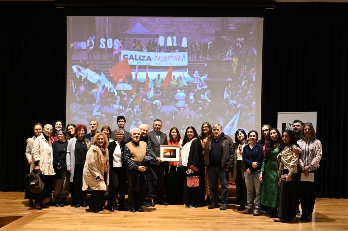نقيب الصحفيين الفلسطينيين يتسلم جائزة حرية الصحافة في غاليسيا الإسبانية