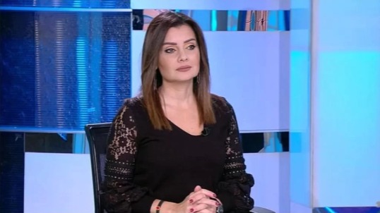 رصاصة طائشة خرقت سقف السيارة وأصابتها.. نجاة إعلامية في طرابلس!