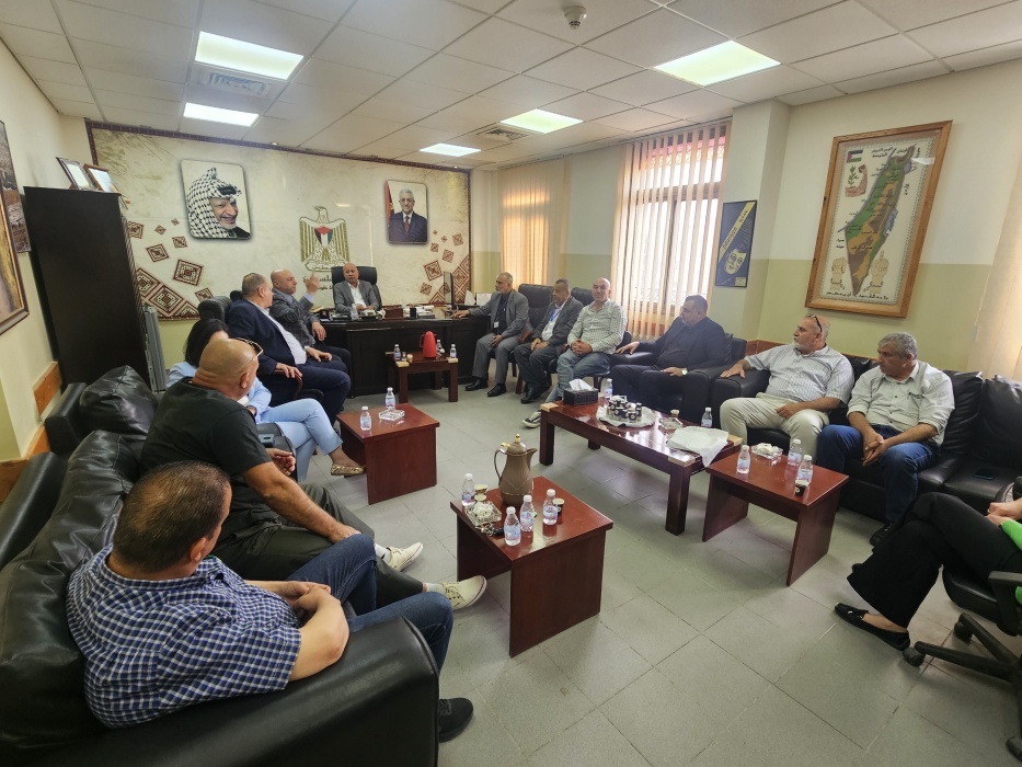 د. أبو هولي يلتقي رؤساء اللجان الشعبية وحركة "فتح" في طولكرم