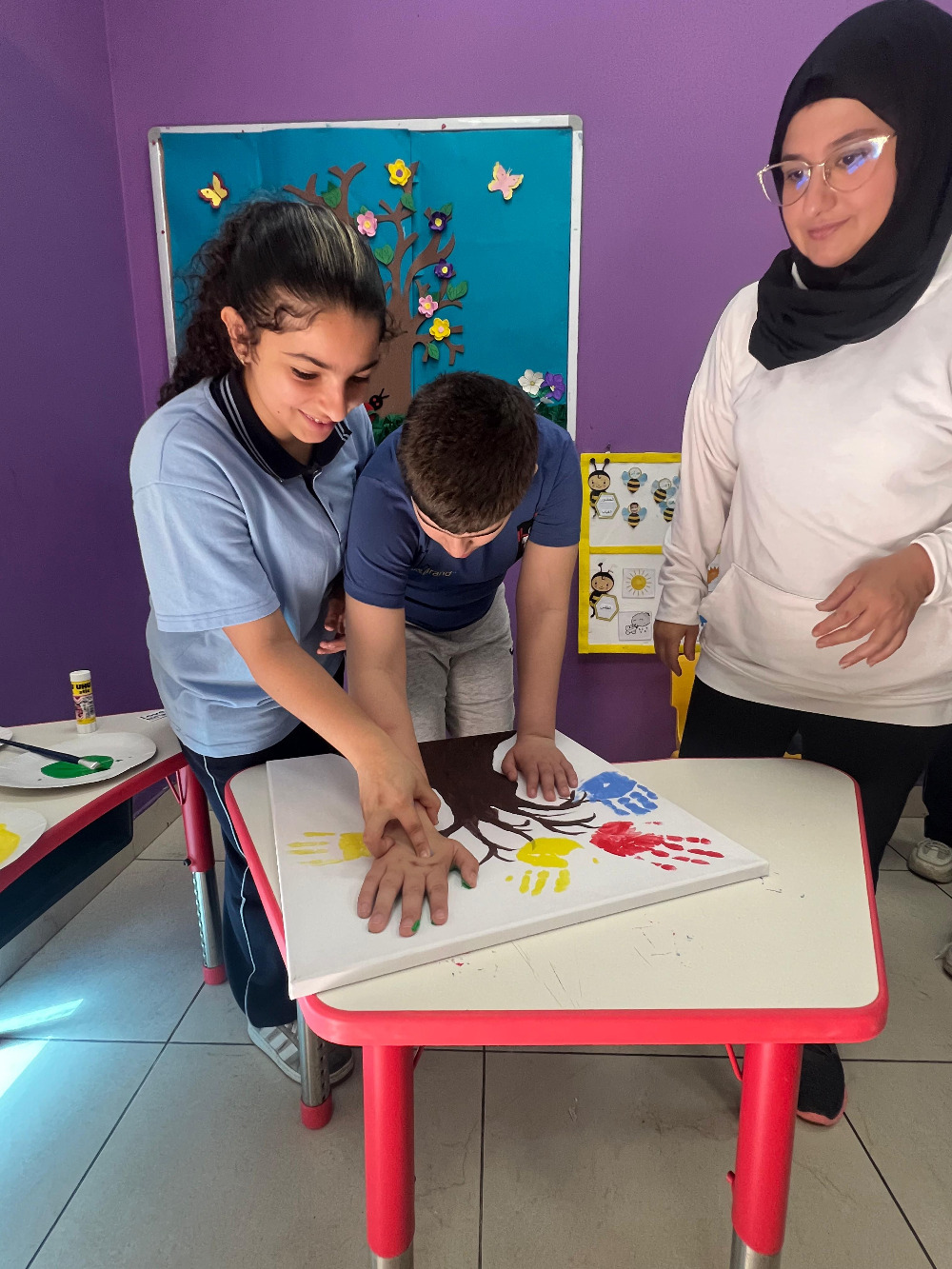 طلاب "ثانوية البهاء" يزورون "مركز أحمد رياض الجوهري للتوحّد"