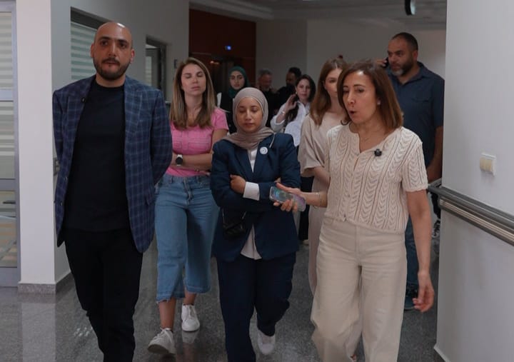 رئيس واعضاء لائحة "صيدا بدها ونحنا قدها" يزورون مستشفى الطوارىء في صيدا الحكومي
