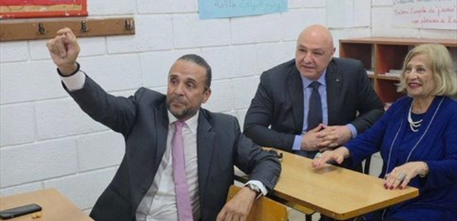 بالصورة - الرئيس عون يسترجع ذكرياته على مقاعد الدراسة