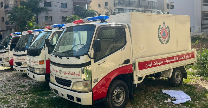 بتوجيهات الرئيس عباس.. السفير دبور يسلم 6 سيارات مجهّزة لأفواج الإطفاء الفلسطينية دعماً للسلامة العامة في المخيمات