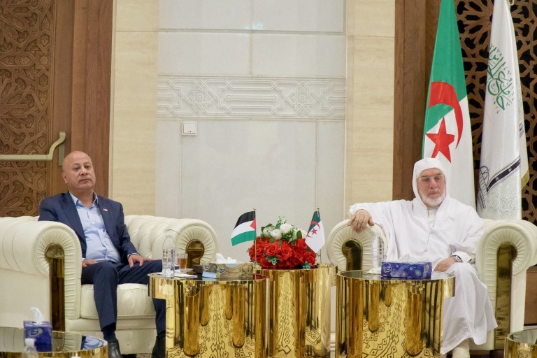 عميد جامع الجزائر خلال لقائه د. أبو هولي: ازدواجية المعايير وراء مأساة فلسطين.. والجزائر ثابتة في مواقفها