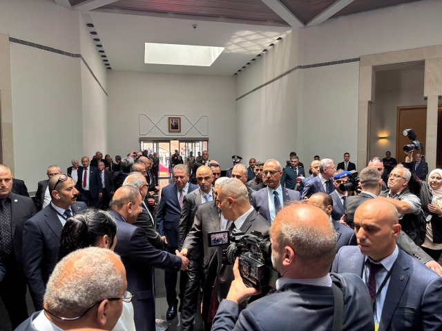 الصورة الأولى لوصول الرئيس عباس إلى لبنان