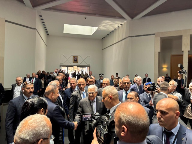 الصورة الأولى لوصول الرئيس عباس إلى لبنان