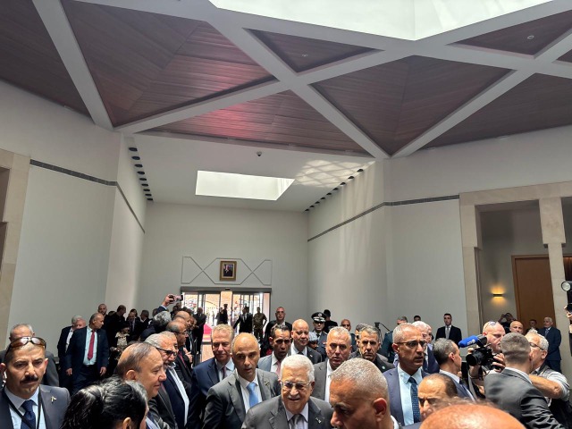 الصورة الأولى لوصول الرئيس عباس إلى لبنان