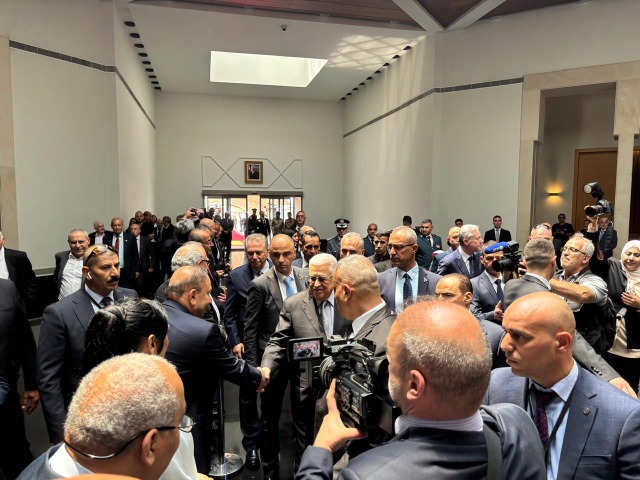 الصورة الأولى لوصول الرئيس عباس إلى لبنان