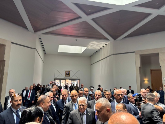 الصورة الأولى لوصول الرئيس عباس إلى لبنان