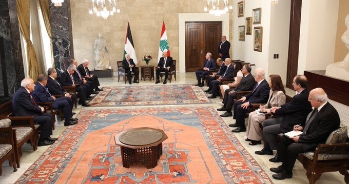 قمة مشتركة بين الرئيسين عون وعباس: تشكيل لجنة مشتركة لبنانية - فلسطينية لمتابعة أوضاع المخيمات الفلسطينية في لبنان