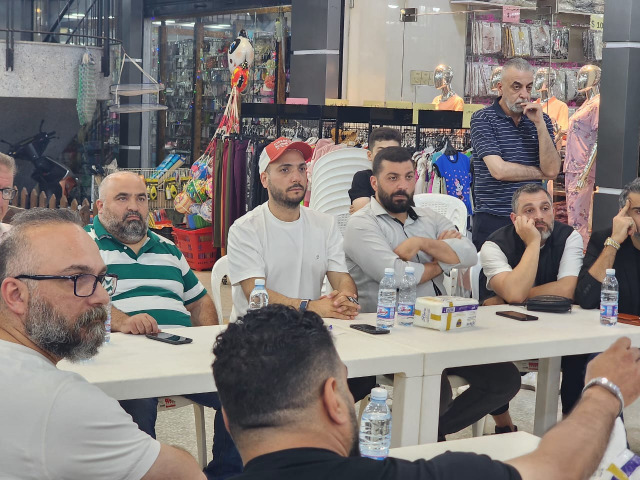 رئيس لائحة "صيدا بدّها ونحنا قدها" عمر مرجان يلتقي تجار السوق في سنتر البابا