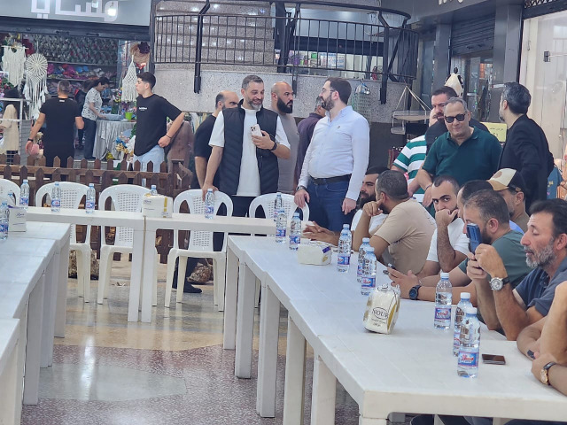 رئيس لائحة "صيدا بدّها ونحنا قدها" عمر مرجان يلتقي تجار السوق في سنتر البابا