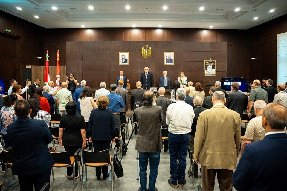 د. أبو هولي: "إسرائيل" تستهدف منشآت "الأونروا" لأنها الشاهد القانوني على عملية التهجير
