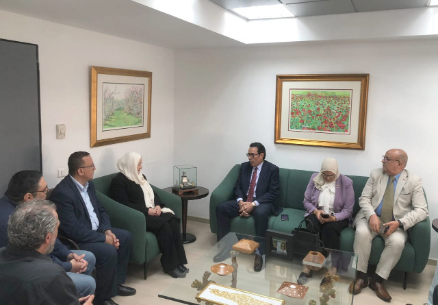 بهية الحريري تستقبل وفد النقابة العامة للعاملين بالغزل والنسيج في مصر