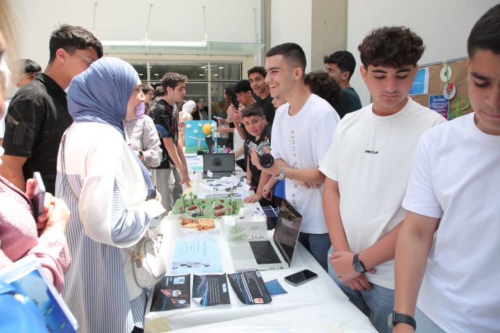 معرض التكنولوجيا "TECH EXPO" في ثانوية رفيق الحريري: الشباب يبتكرون المستقبل