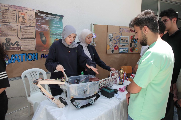 معرض التكنولوجيا "TECH EXPO" في ثانوية رفيق الحريري: الشباب يبتكرون المستقبل
