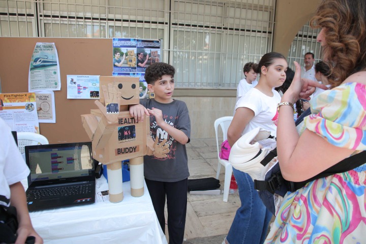 معرض التكنولوجيا "TECH EXPO" في ثانوية رفيق الحريري: الشباب يبتكرون المستقبل