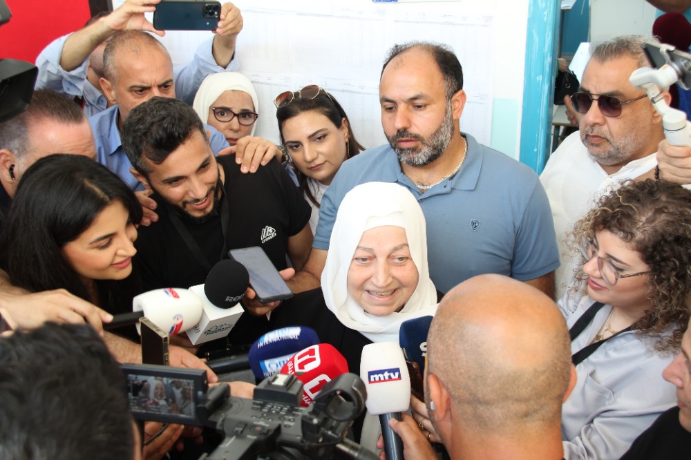 الحريري بعد الادلاء بصوتها في متوسطة معروف سعد : تيار "المستقبل" سيشارك في الانتخابات النيابية المقبلة