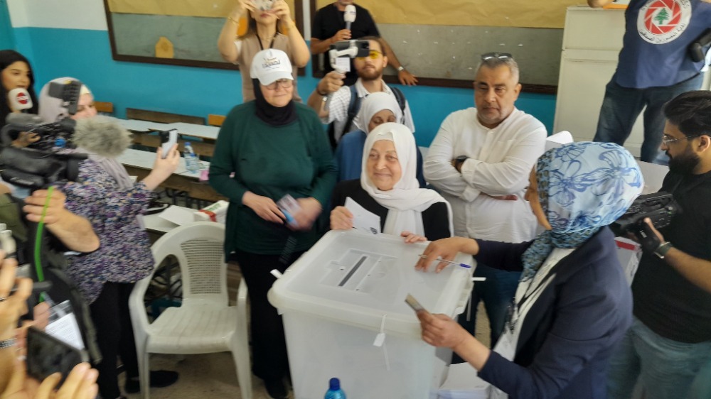 الحريري بعد الادلاء بصوتها في متوسطة معروف سعد : تيار "المستقبل" سيشارك في الانتخابات النيابية المقبلة