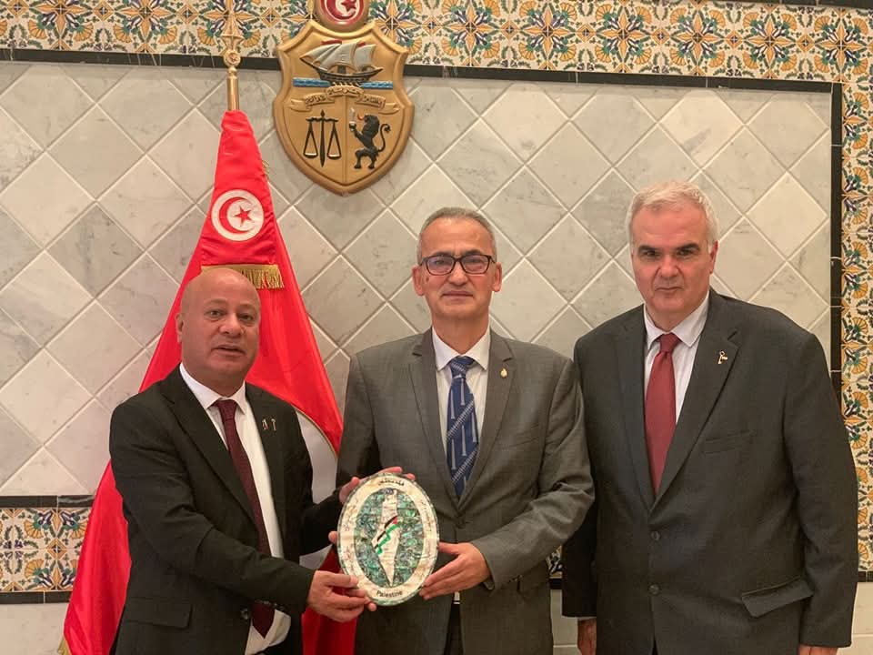 د. أبو هولي يضع كاتب الدولة لوزير الخارجية التونسي على آخر المستجدات التي تشهدها الأراضي الفلسطينية المحتلة