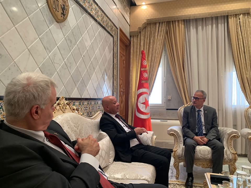 د. أبو هولي يضع كاتب الدولة لوزير الخارجية التونسي على آخر المستجدات التي تشهدها الأراضي الفلسطينية المحتلة
