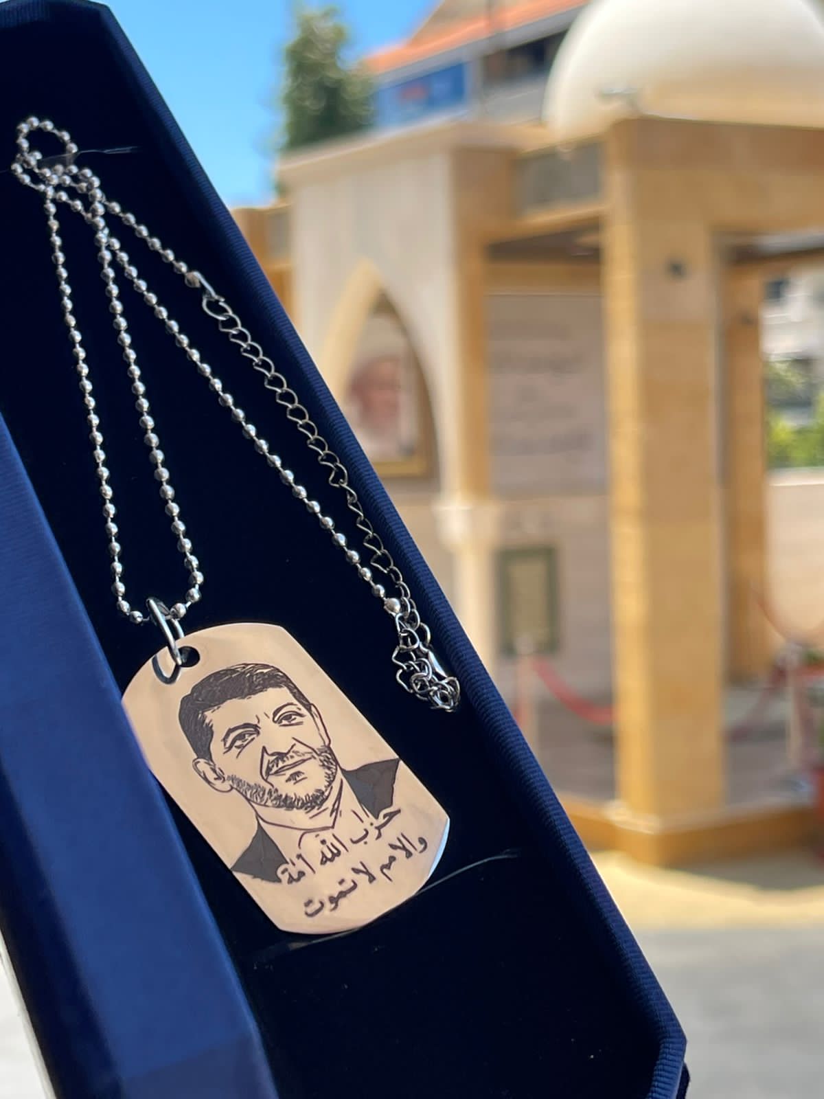 إعلاميو صيدا ينظمون وقفة رمزية عند ضريح الشهيد محمد عفيف في صيدا إحياء لعيد المقاومة والتحرير