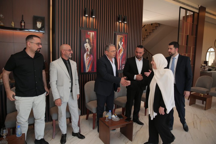 رئيس بلدية بقسطا إبراهيم مزهر يتقبل التهاني بالفوز بالتزكية