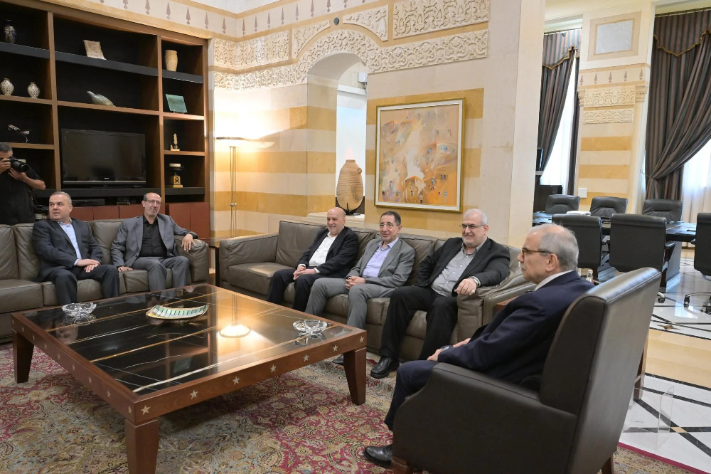 النائب رعد بعد لقائه الرئيس سلام: موضوع السلاح يُبحث بطريقة موضوعيّة