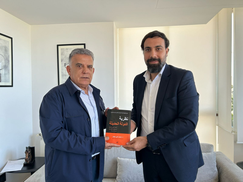 اللواء إبراهيم يستقبل أعضاء من "مجموعة إدارة التنوع" قدموا له نسخا من إصداراتهم