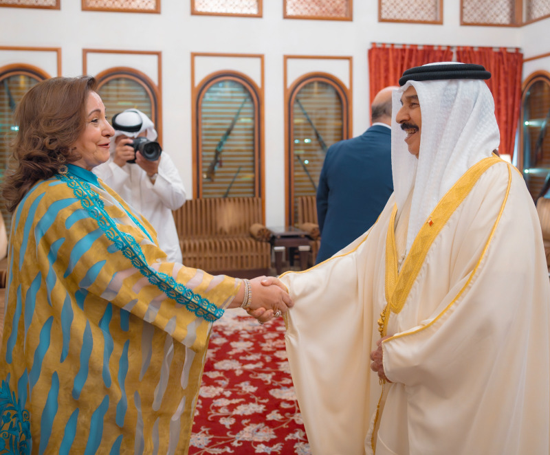 ملك البحرين يمنح السفير خالد عارف وساماً من الدرجة الأولىملك البحرين يمنح السفير خالد عارف وساماً من الدرجة الأولى