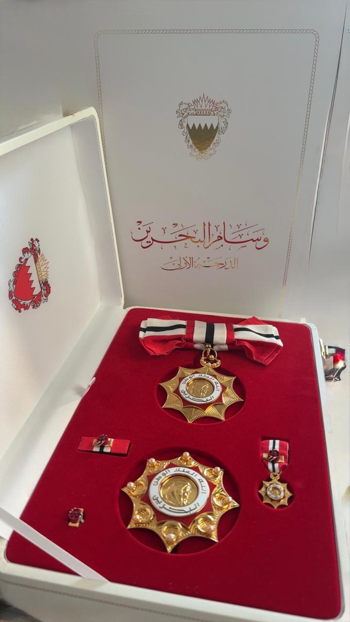 ملك البحرين يمنح السفير خالد عارف وساماً من الدرجة الأولىملك البحرين يمنح السفير خالد عارف وساماً من الدرجة الأولى