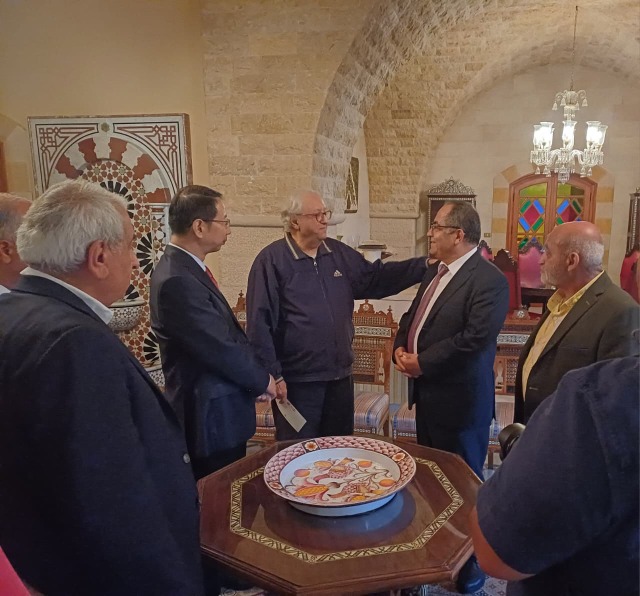 علي العبد الله يشارك السفير الصيني شن شواندونغ في تكريم د. جورج حاتم وندوة انتصار الصين بحرب المقاومة