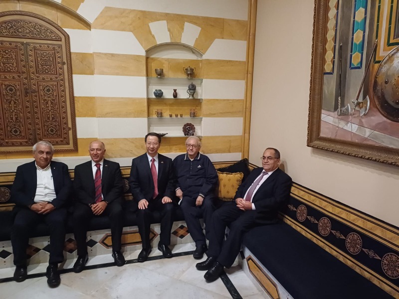علي العبد الله يشارك السفير الصيني شن شواندونغ في تكريم د. جورج حاتم وندوة انتصار الصين بحرب المقاومة