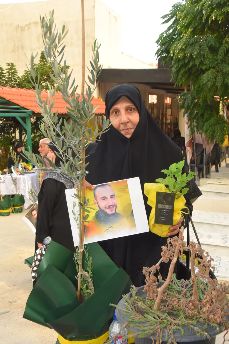 غرس زيتونة باسم الشهيد السيد نصرالله في الغازية