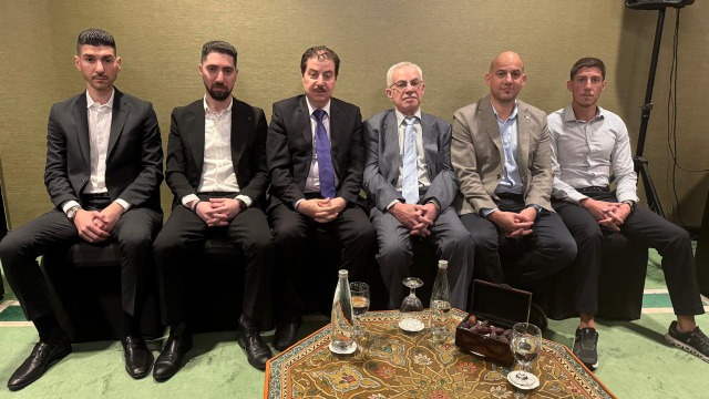 نبيـل ونعيـم خلـف و شقيقتهما "أم فـادي" يتقبلون التعازي بوفاة أختهم المغفور لها نجـاح سـلام خلـف
