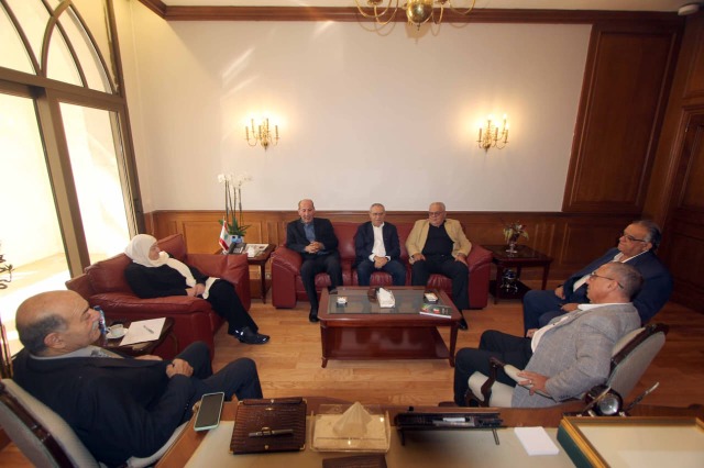بهية الحريري تبحث مع وفد "الجبهة الديمقراطية" التحديات الفلسطينية وحقوق اللاجئين في لبنان