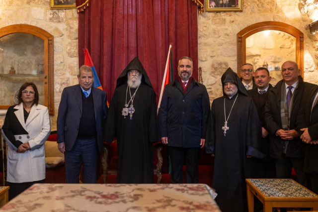 د. خوري يستقبل المطران سيفان غاريبيان بمناسبة عيد الميلاد حسب التقويم الارمني
