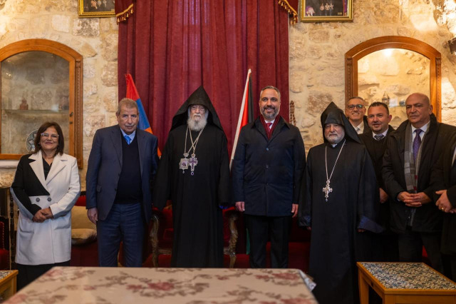 د. خوري يستقبل المطران سيفان غاريبيان بمناسبة عيد الميلاد حسب التقويم الارمني