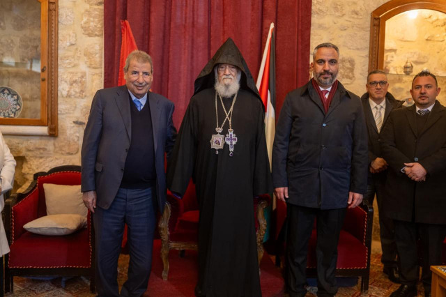 د. خوري يستقبل المطران سيفان غاريبيان بمناسبة عيد الميلاد حسب التقويم الارمني